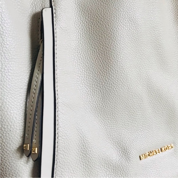 Michael Kors Creamwhite Leather
Shoulder Bag . - Picture 5 of 13